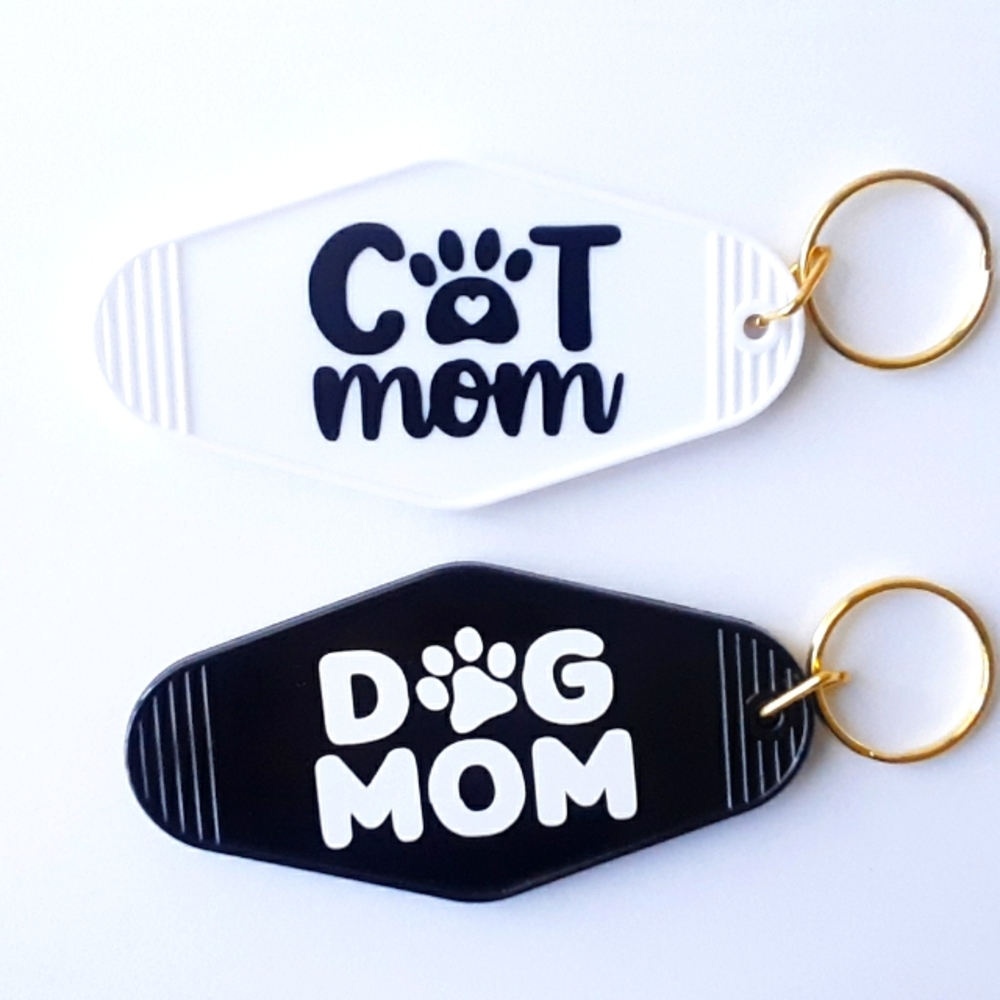 Motel Keychain DOG MOM/CAT MOM